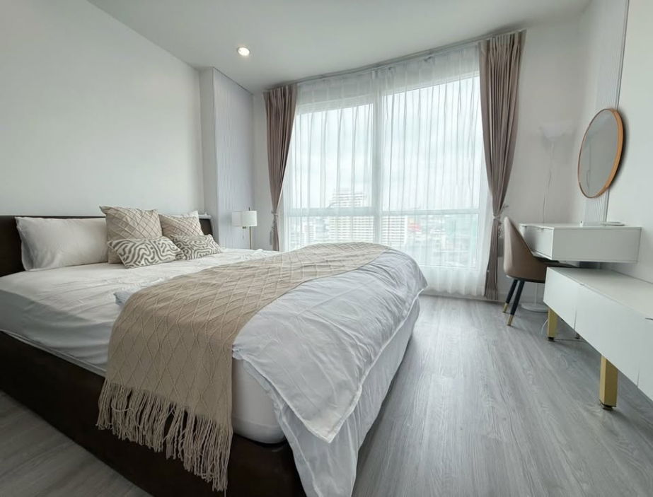 picture Condo for Rent at The Complete Rajprarop (B6901001) - 1/8