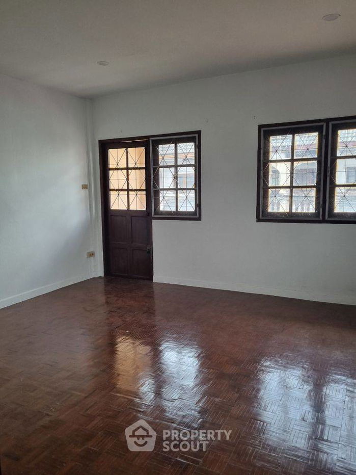 picture 3-BR Townhouse in Khlong Thanon (ID 2516643) - 12/15