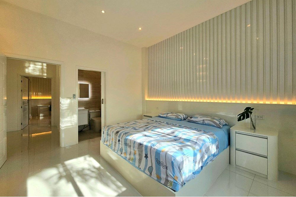 รูป [920601001-588] ขายบ้านหรูใหม่ 3 ห้องนอน 3 ห้องน้ำ ในซอยหัวหิน 70 - รูปที่ 49/52