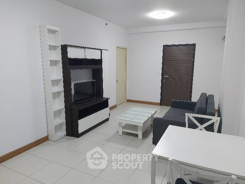 picture 2-BR Condo at Supalai Park Asoke Ratchada near MRT Phra Ram 9 (ID 645865) - 1/9