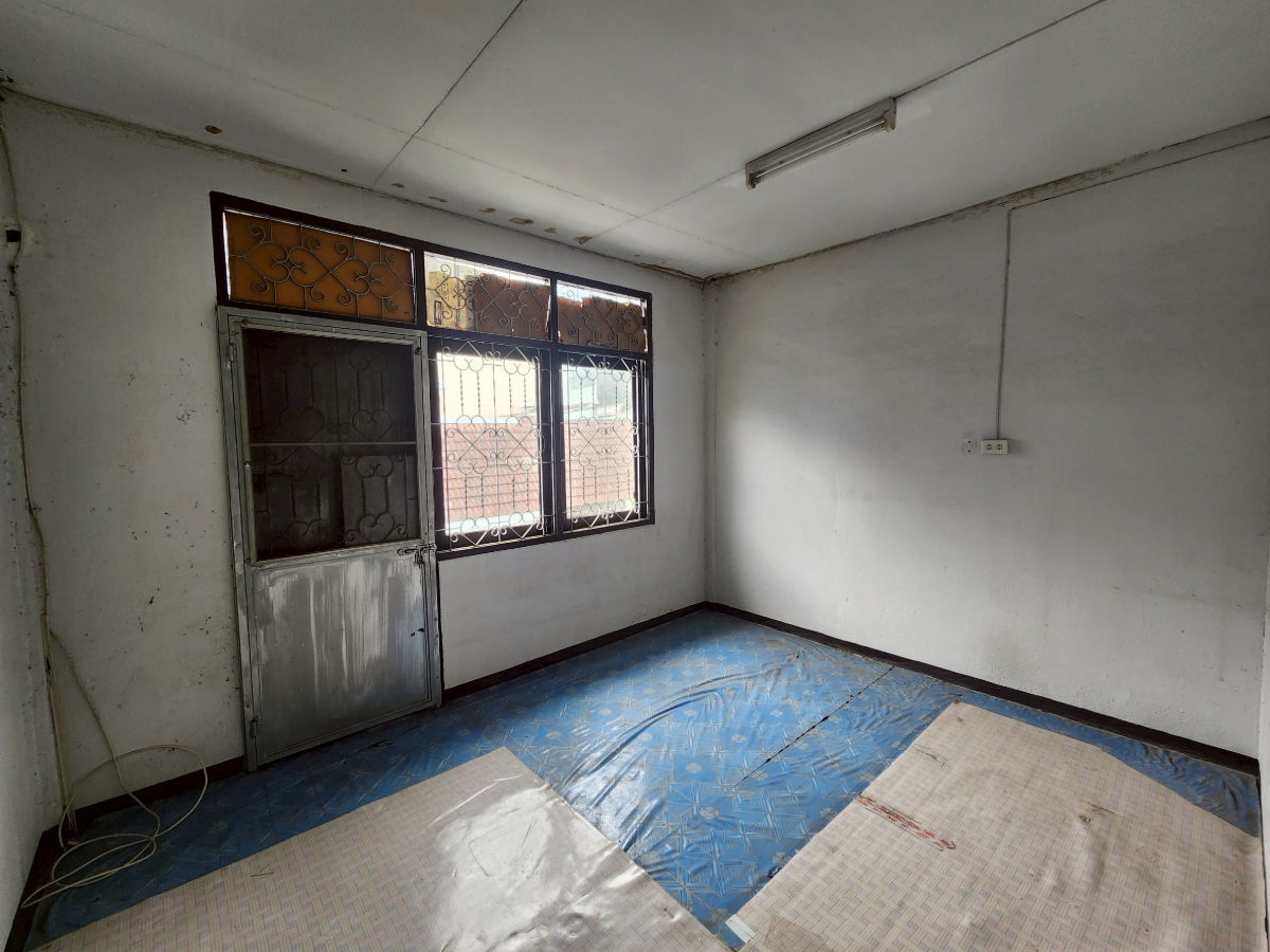 รูป ขายด่วน! ตึกแถว 3 ชั้น ซอยอินทามระ 57 ห้วยขวาง-ดินแดง ทำเลดี จอดรถได้ ราคาเพียง 3.85 ล้าน! - รูปที่ 14/15