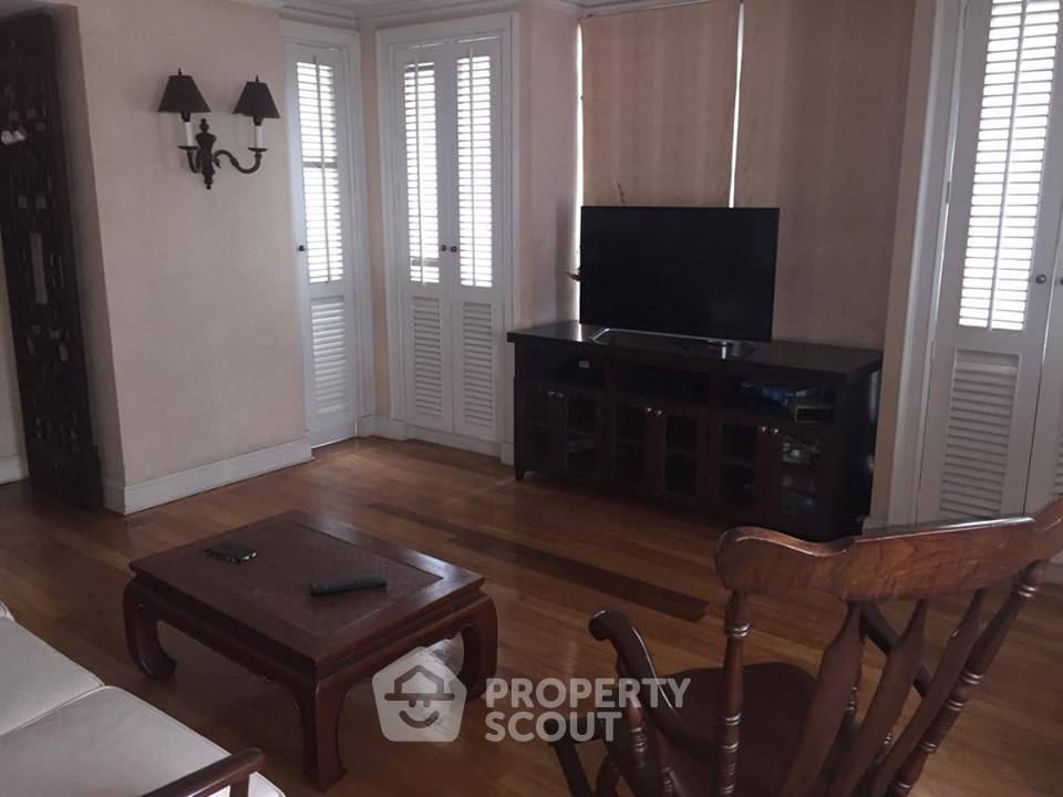 picture 2-BR Condo at Asoke Place near MRT Sukhumvit (ID 384508) - 3/10