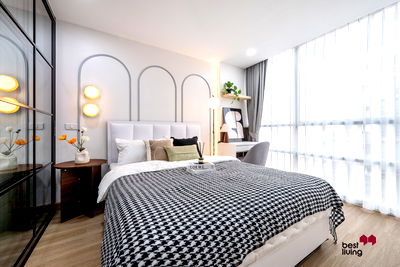 Condos for sale Sathon Road : Near MRT Sutthisan, approximately 500 meters away