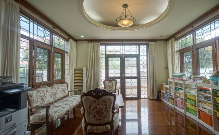 Mahadthai 1 House 5 Bed Sell 16 MB พุทธมณฑลสาย 1 101 sq.wa 580 sq.m. Please add LINE ID @806qphgn o8415o5483 