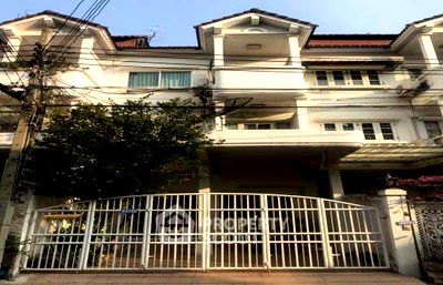 Townhouses for rent Big C Super Center Ekkamai : 4-BR Townhouse near BTS Phra Khanong (ID 422209)