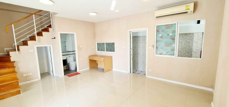 รูป ขายทาวน์โฮม 3 ชั้น หมู่บ้าน บ้านวิรัลพัชร เอ็กซ์คลูซีฟ เฉลิมพระเกียรติฯ 25 ตารางวา - รูปที่ 2/7