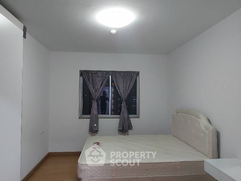 picture 2-BR Condo at Supalai Park Asoke Ratchada near MRT Phra Ram 9 (ID 645865) - 3/9