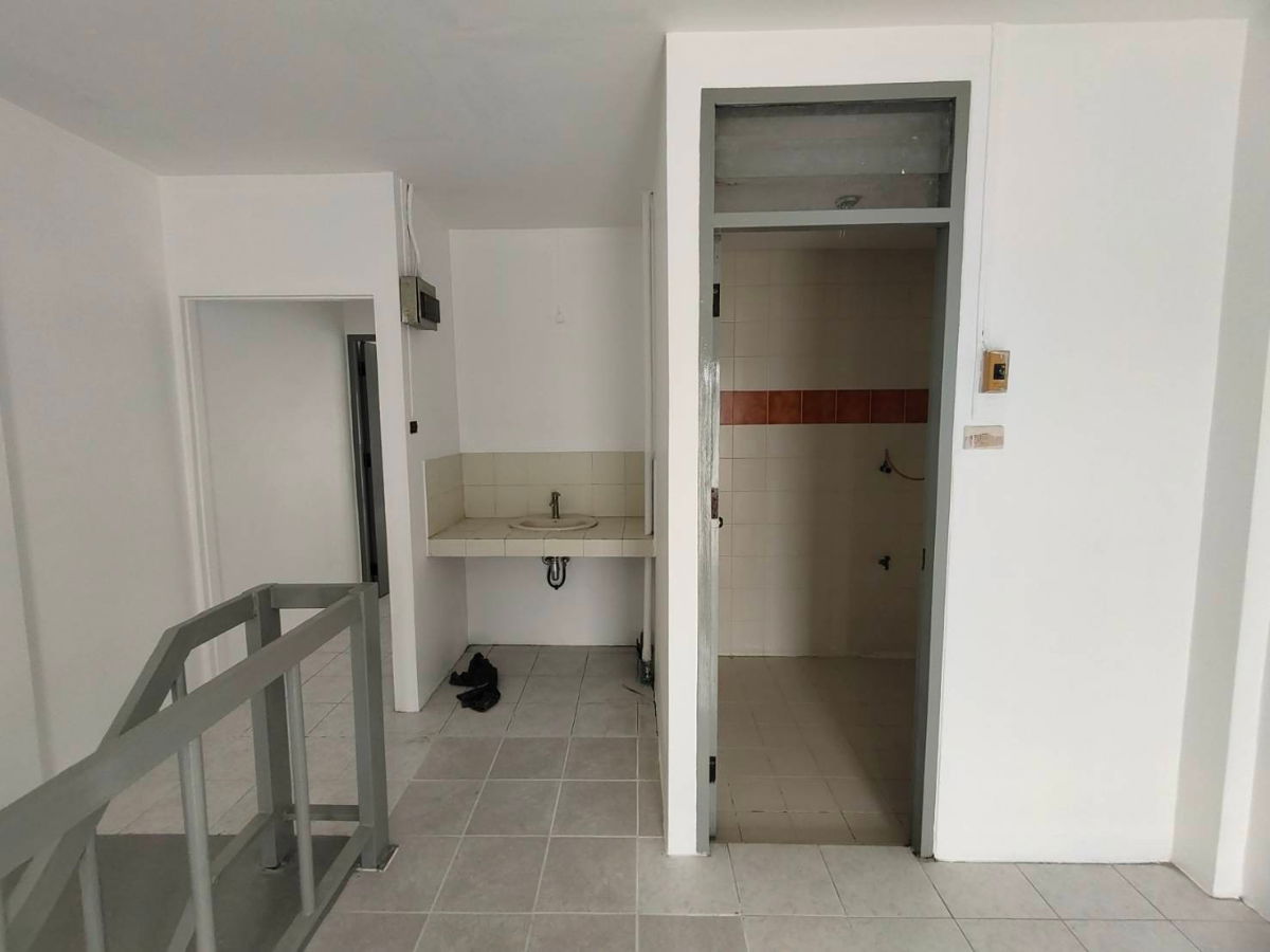 picture [Hot Sale] 3 Commercial Shophouses – Prime 24/7 High-Traffic Location - 6/18