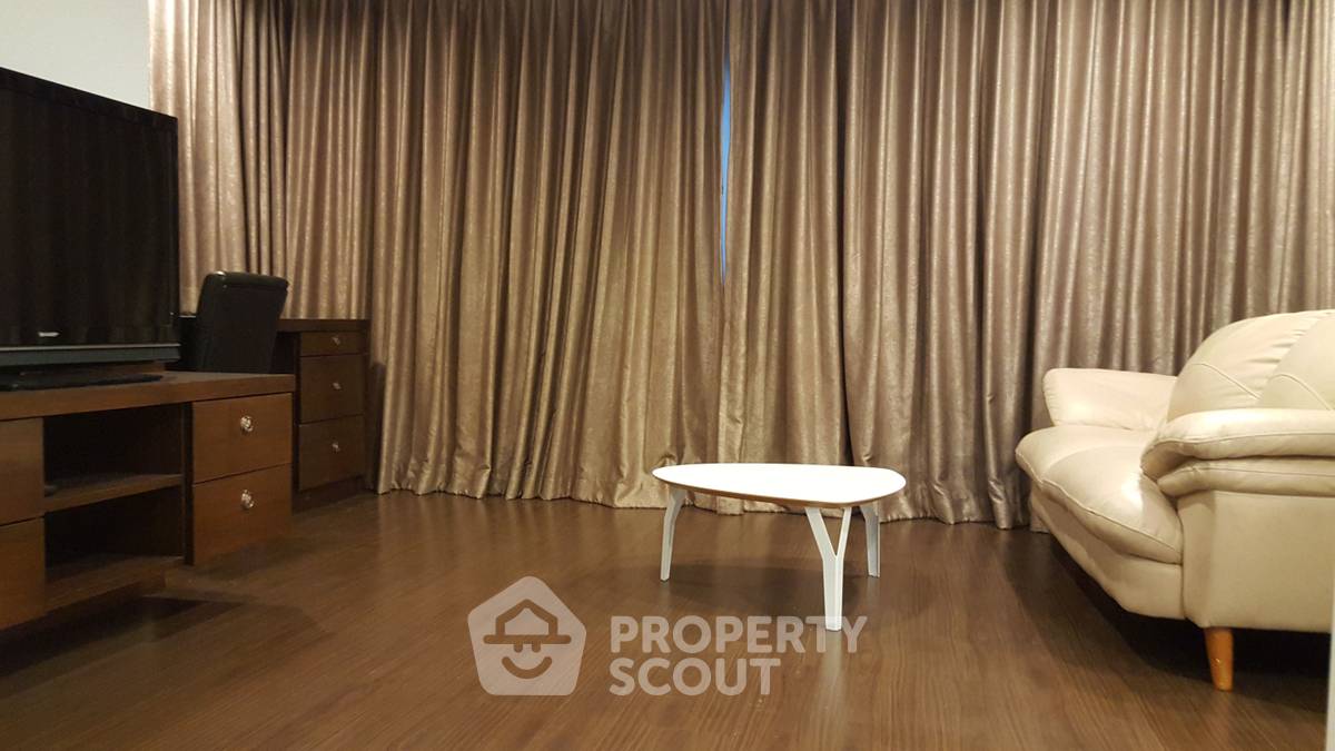 รูป คอนโด 3-ห้องนอน ที่ สาธร การ์เด้นส์ ใกล้ MRT สีลม (ID 2510031) - รูปที่ 1/5