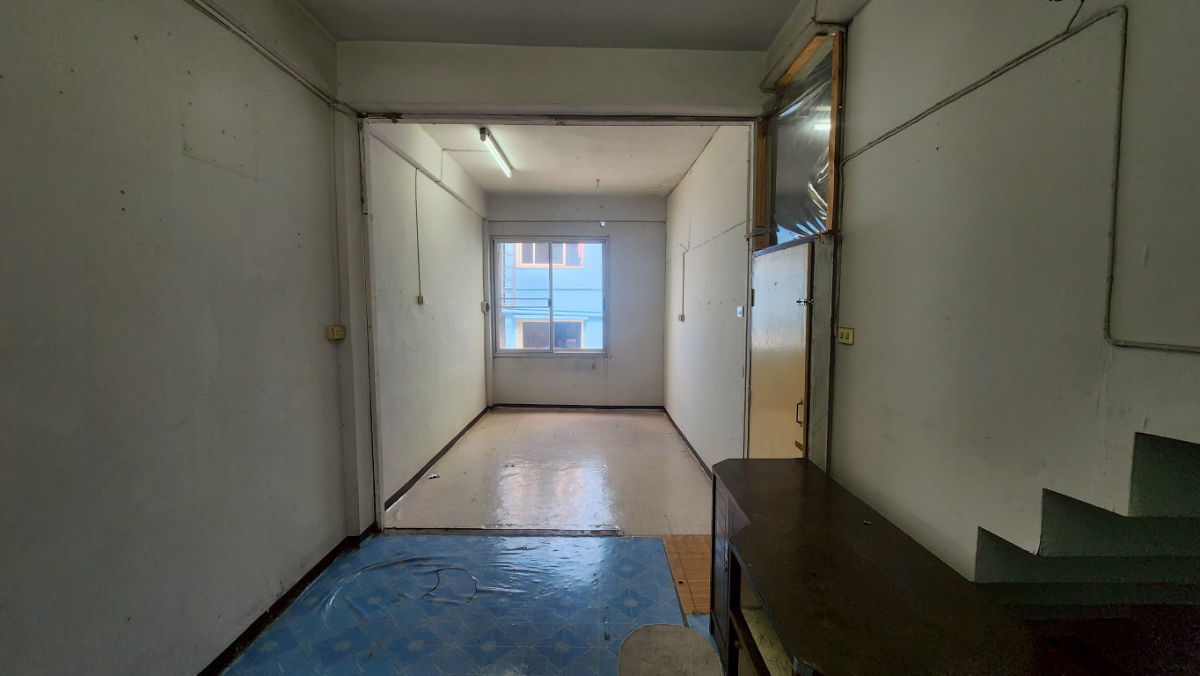 รูป ขายด่วน! ตึกแถว 3 ชั้น ซอยอินทามระ 57 ห้วยขวาง-ดินแดง ทำเลดี จอดรถได้ ราคาเพียง 3.85 ล้าน! - รูปที่ 4/15