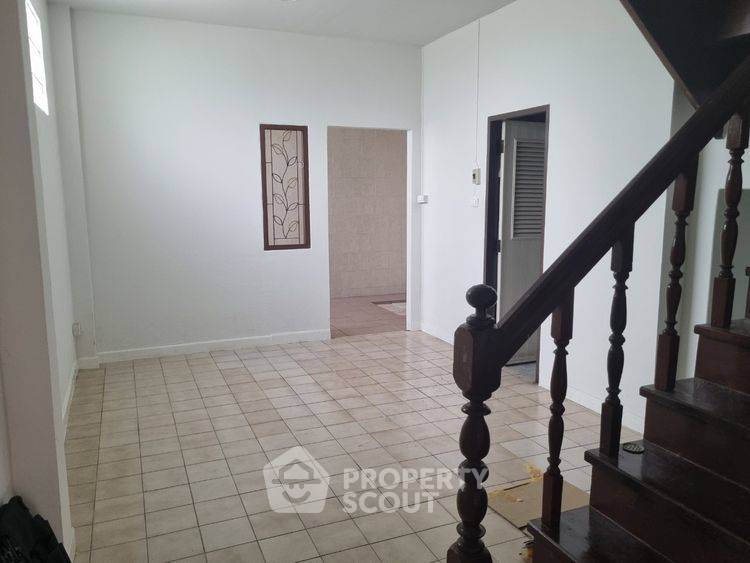 picture 3-BR Townhouse in Khlong Thanon (ID 2516643) - 5/15