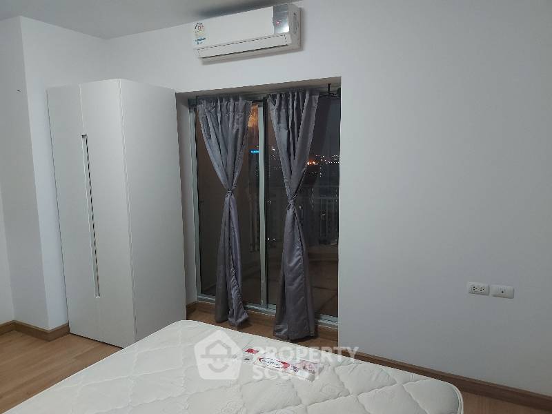 picture 2-BR Condo at Supalai Park Asoke Ratchada near MRT Phra Ram 9 (ID 645865) - 4/9