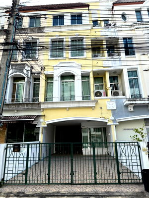 ทาวน์โฮมให้เช่า : 🏠 ให้เช่าทาวน์โฮม / โฮมออฟฟิศ 4 ชั้น | บ้านกลางเมือง British Town ศรีนครินทร์ ใกล้ BTS ศรีลาซาล เพียง 1 นาที — ทำเลธุรกิจ เดินทางสะดวกสุด ๆ