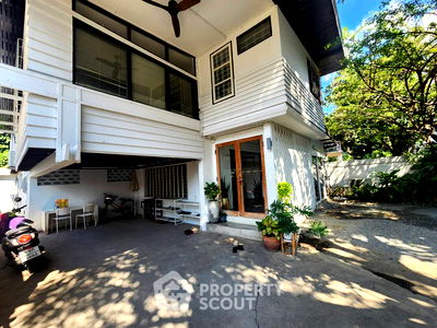 Houses for rent Sukhumvit Road : 4-BR House near BTS Ekkamai (ID 2062495)