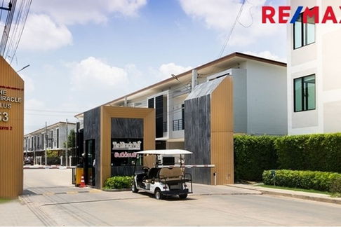 [920091001-1083] "Charming Townhouse in Central Thailand Awaits You"