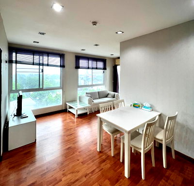 Condos for sale 700 Year Sports Arena Chiang Mai : For Sale: One Plus Jed Yod 1 Condo, near CMU only 7 minutes away. Multiple access routes. Tel: 098-9690236(Janny)