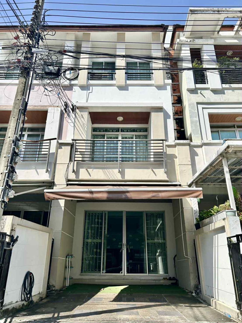 ทาวน์โฮมให้เช่า : 🏡 ให้เช่าทาวน์โฮม 3 ชั้น บ้านกลางเมือง The Paris พระราม 9 - รามคำแหง ✨ใกล้ทางด่วนพระราม 9 | เข้า-ออกได้ทั้ง กรุงเทพกรีฑา & รามคำแหง 60