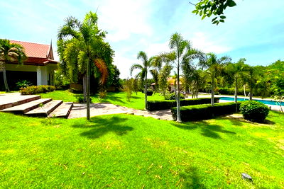 Houses for sale Bang Lamung Chonburi : [920471001-1458] Countryside Single-family detached home 4.5 Rai for Sale