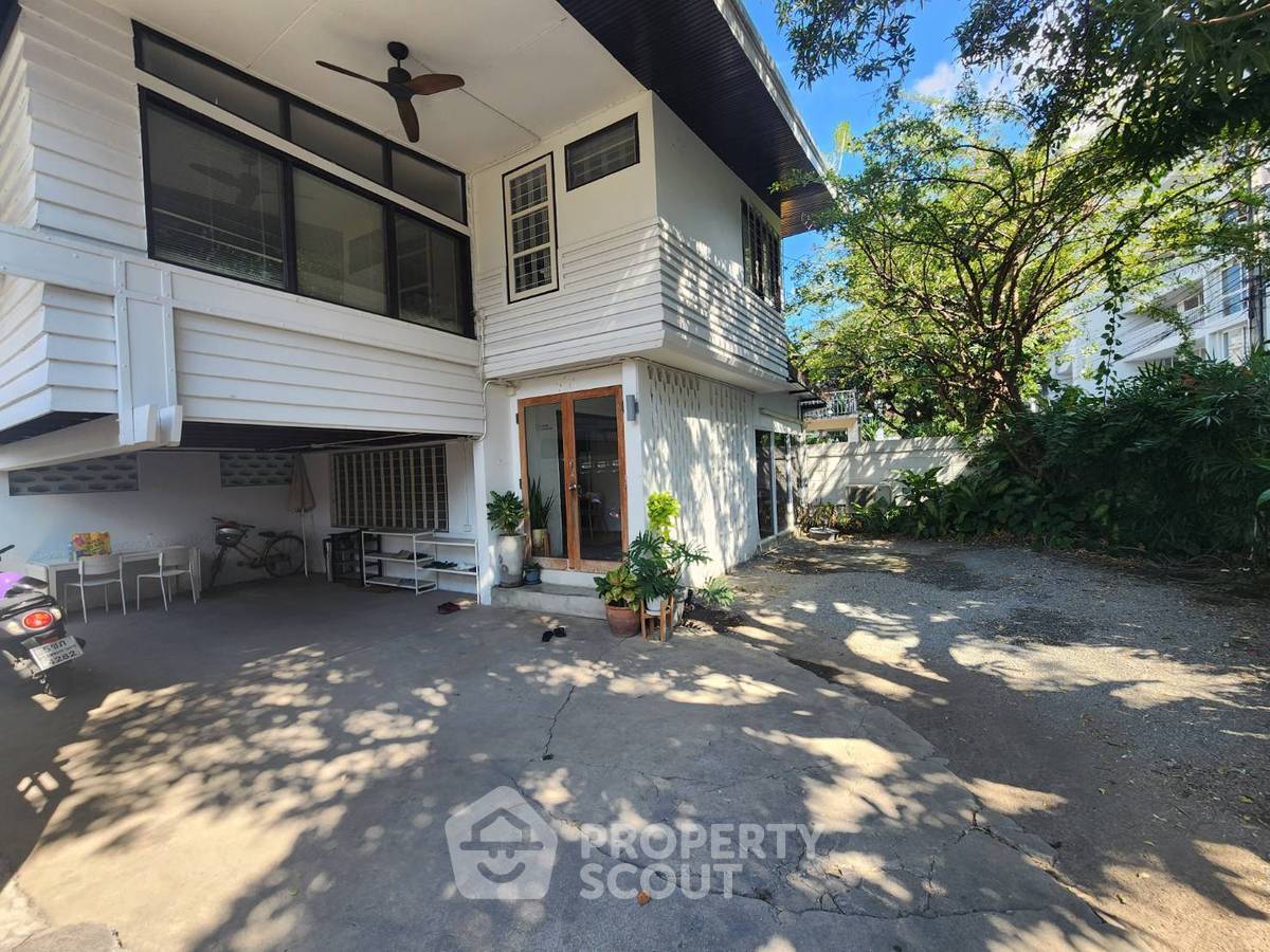 picture 4-BR House near BTS Ekkamai (ID 2062495) - 4/23