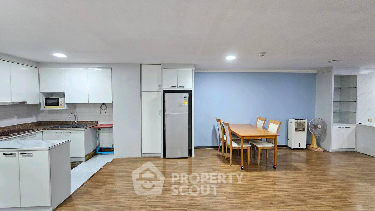 picture 2-BR Condo at Supalai Place Sukhumvit 39 near BTS Phrom Phong (ID 2518972) - 3/16