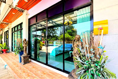 ทาวน์โฮม ตลาดโต้รุ่งหัวหิน : [920601001-64] Townhouse 3 Storey 3 Bed 3 Bath in Hua Hin Soi 56 For Sale