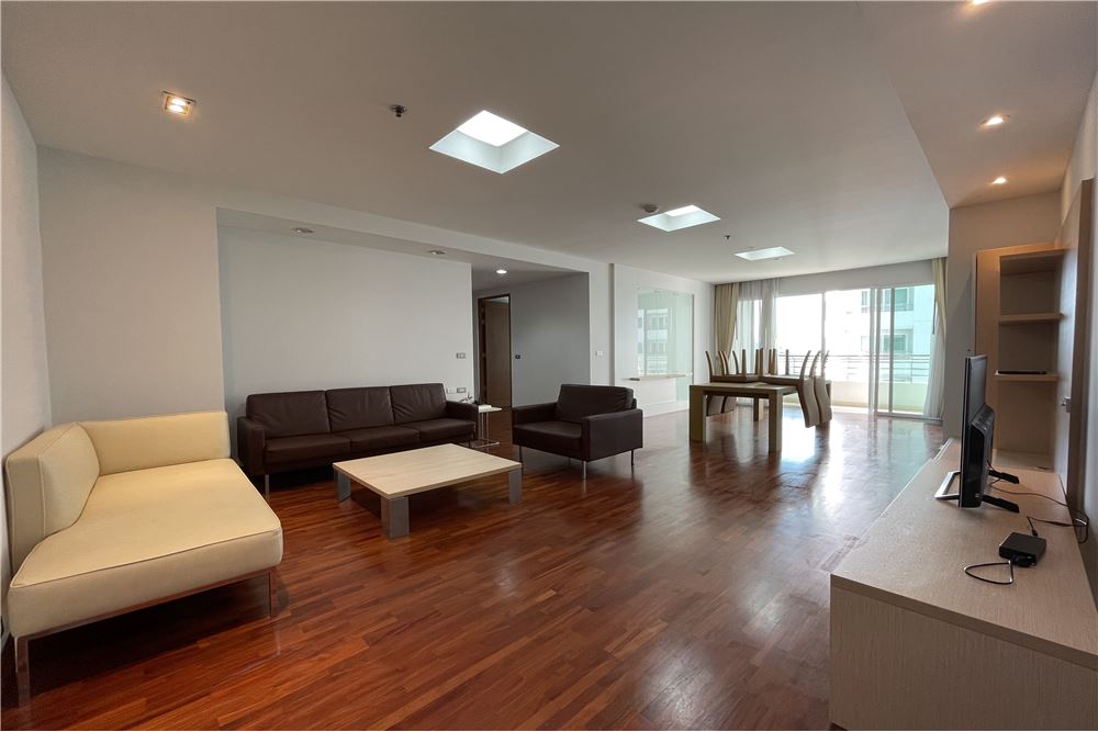 รูป [920071001-11327] 3 Spacious Bedroom for rent near BTS Promphong - รูปที่ 1/13