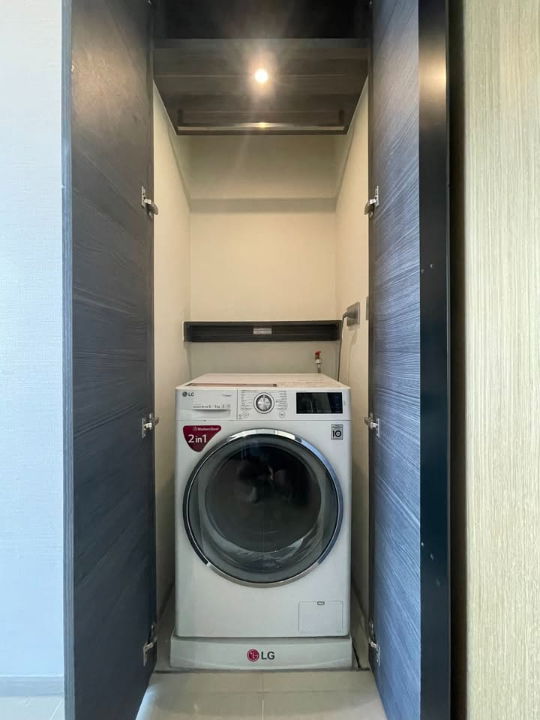 picture RS4526 For Rent: Newly Renovated Condo at The Esse Asoke, a luxury condo in the heart of Asoke, near BTS Asoke. - 7/30