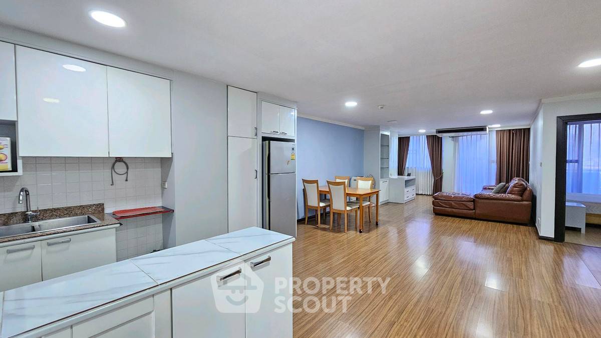 picture 2-BR Condo at Supalai Place Sukhumvit 39 near BTS Phrom Phong (ID 2518972) - 1/16