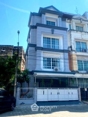 Townhouses for rent วิทยาลัยเซาธ์อีสท์บางกอก : 4-BR Townhouse close to Lasalle (ID 2012935)