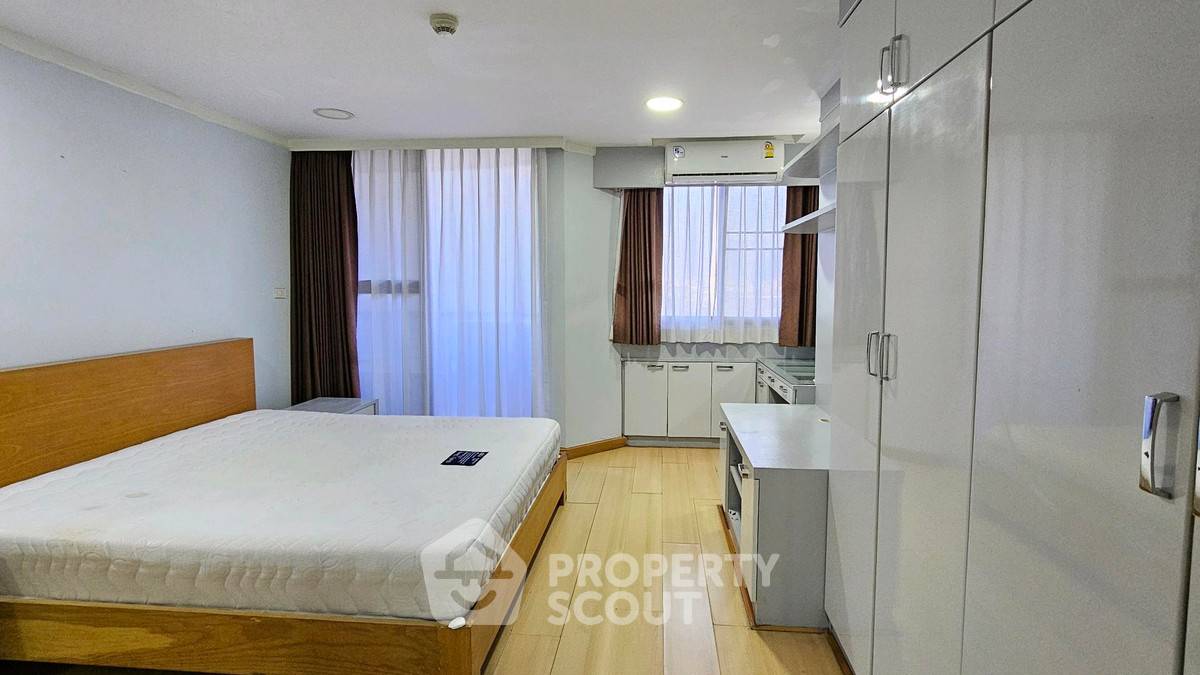 picture 2-BR Condo at Supalai Place Sukhumvit 39 near BTS Phrom Phong (ID 2518972) - 6/16