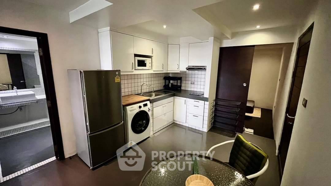 picture 2-BR Condo at The Royal Navin Tower near MRT Khlong Toei (ID 1408104) - 2/20