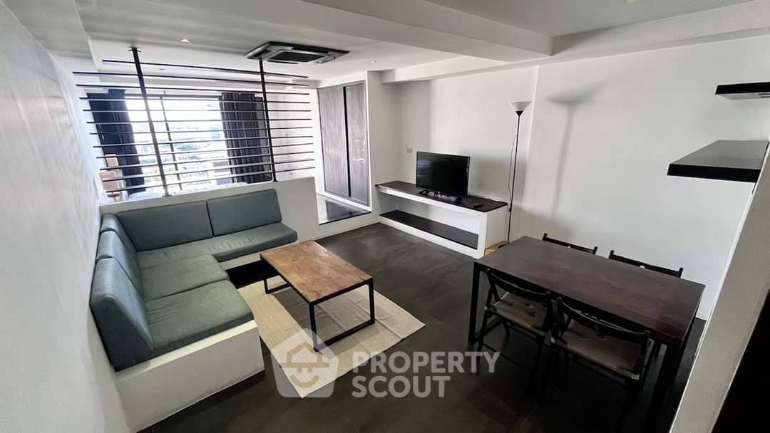 picture 2-BR Condo at The Royal Navin Tower near MRT Khlong Toei (ID 1408104) - 1/20