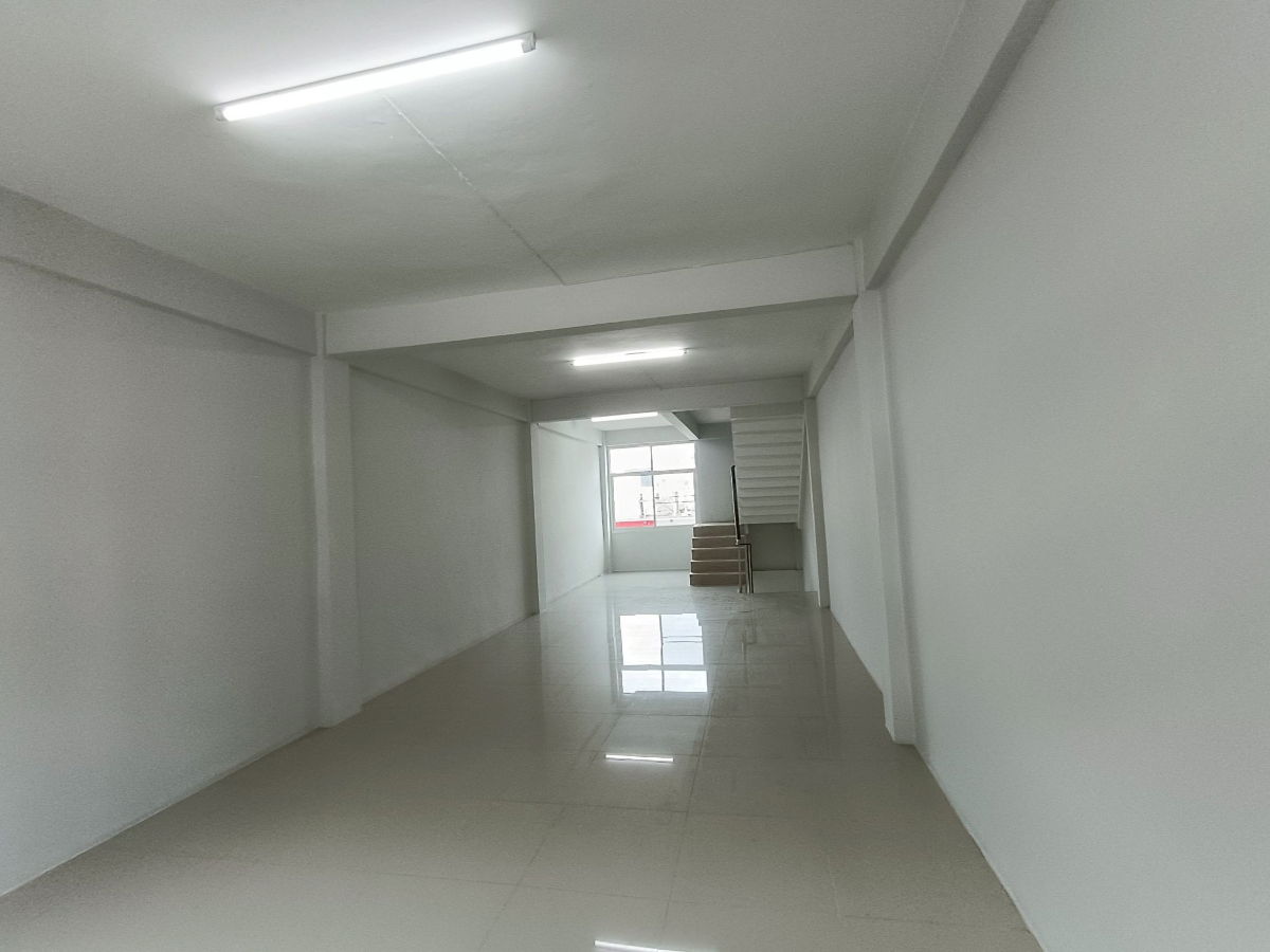 รูป ขายอาคารโฮมออฟฟิส 3 ชั้นครึ่ง ตีนสะพานแยกลำสาลี - รูปที่ 10/19