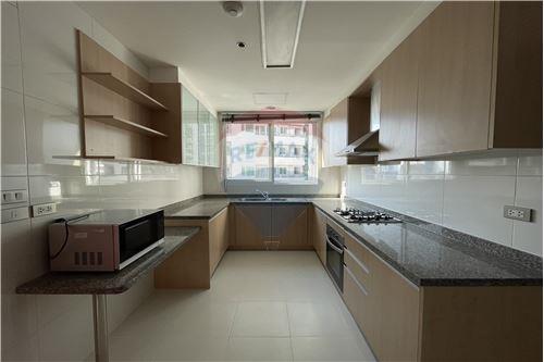 รูป [920071001-11327] 3 Spacious Bedroom for rent near BTS Promphong - รูปที่ 9/13