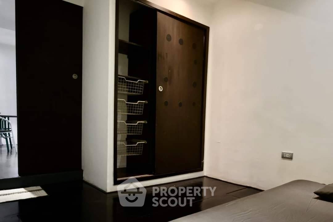 picture 2-BR Condo at The Royal Navin Tower near MRT Khlong Toei (ID 1408104) - 9/20