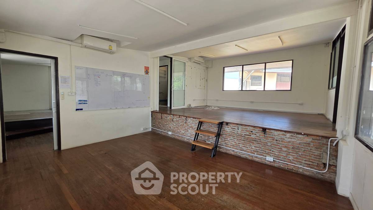 picture 4-BR House near BTS Ekkamai (ID 2062495) - 19/23