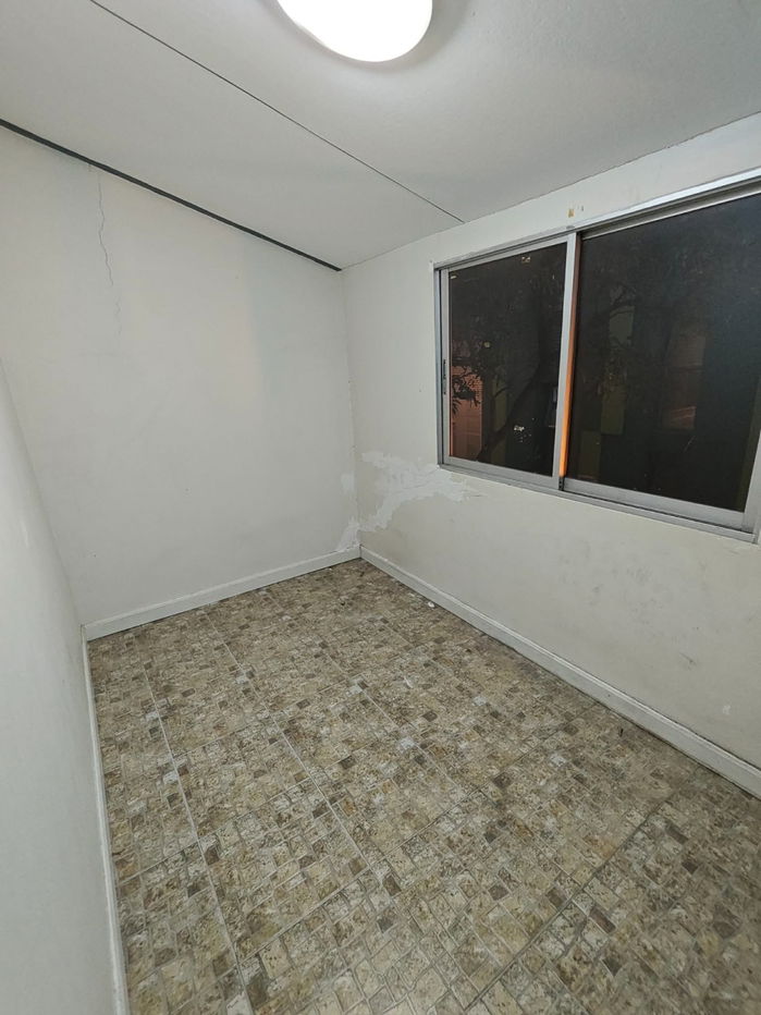 รูป ขายถูก บ้าน2ชั้นทำเลดีใกล้แยกสามย่าน และจุฬาลงกรณ์ กว้าง3.5เมตร ลึก10เมตร เนื้อที่ 8ตารางวา 1.ห้องนอน 1.ห้องน้ำ 1.ห้องรับแขก 1.ห้องรับแขก  - รูปที่ 9/10