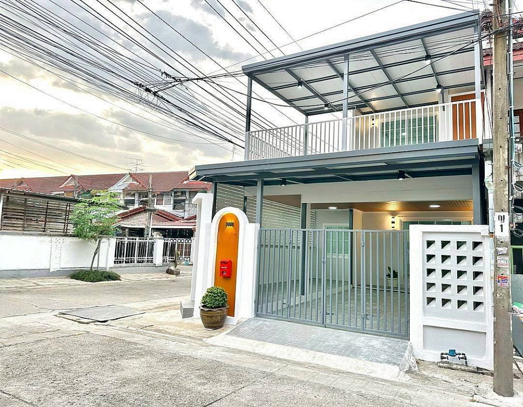 รูป บ้านหลังมุม ใจกลางเมืองนนทบุรี ใกล้รถไฟฟ้าเพียง 900 เมตร #หมู่บ้านอุบลชาติ 2 ไทรม้า ท่าอิฐ ใกล้กระทรวงพาณิชย์ - รูปที่ 3/20