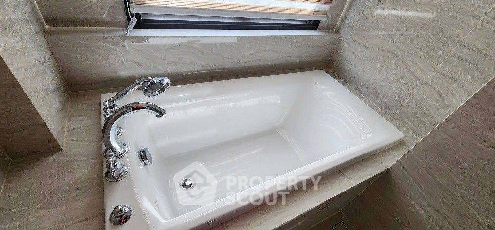 picture 2-BR Condo at Muniq Langsuan near BTS Ratchadamri (ID 1928739) - 14/15