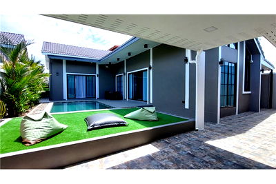 Houses for sale Bang Lamung Chonburi : [920471009-58] Brand New 3 Bedroom Pool Villa in Great Location