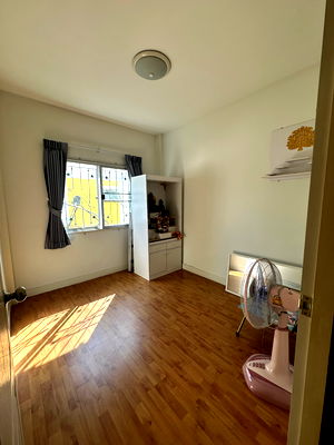 เช่าทาวน์โฮม วิทยาลัยเทคโนโลยีธนบุรี : ทาวน์โฮม ให้เช่า พร้อมอยู่ หมู่บ้านวิสต้า อเวนิว เพชรเกษม81