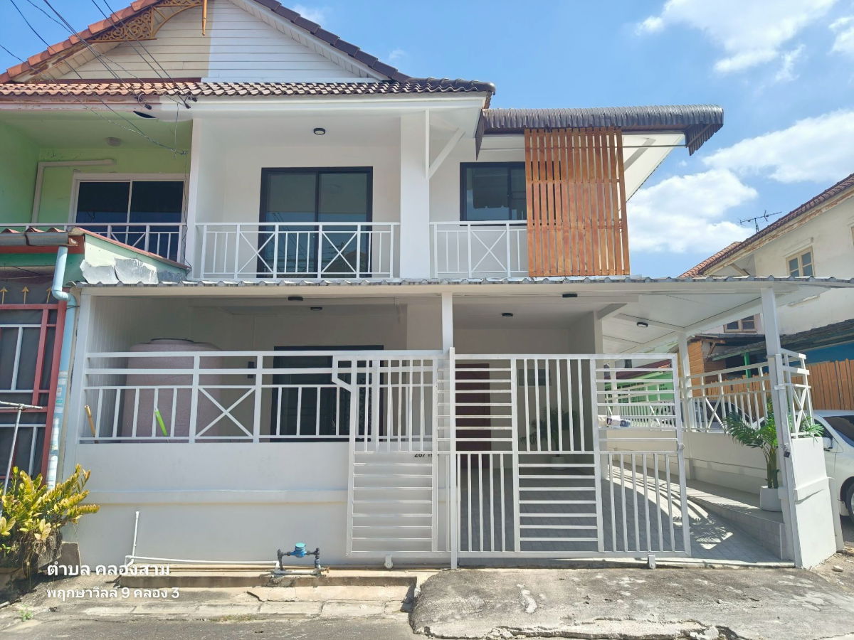 รูป ทาวน์เฮ้าส์ หน้ากว้าง รังสิต ธัญบุรี คลองสาม หมู่บ้านพฤกษาา 9 ซอย 16 หลังมุม  แถมเฟอร์ครบ นัดชมบ้าน 085-318-6868 คุณวา - รูปที่ 1/18