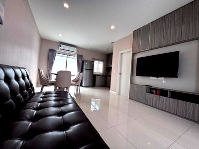 Townhouses for rent Anya Thani Industrial Estate (Gemopolis) : [For Rent] 3-Story Townhome 3-Bedrooms at Eigen Pattanakarn *Fully Furnished Ready to mone in*