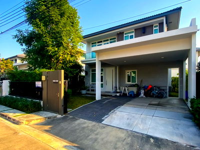 ขายบ้านเดี่ยว : ขายบ้านเดี่ยว มัณฑนา มอเตอร์เวย์–กรุงเทพกรีฑาตัดใหม่ พร้อมเข้าอยู่ ทำเลดีใกล้ Airport Link ลาดกระบัง