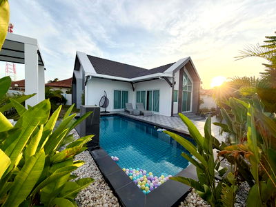 Houses for sale Frost Magical Ice of Siam : Luxury Pool Villa for Sale in Pattaya, Ready to move in Mabprachan Lake Area – Near International Schools