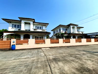 บ้านแฝด ถนนจตุโชติ : ขายบ้าน 2 หลัง พร้อมที่ดิน 164.2 ตรว.หมู่บ้านบุณฑริก  ใกล้ทางด่วนรามอินทรา แขวงออเงิน เขตสายไหม กรุงเทพฯ