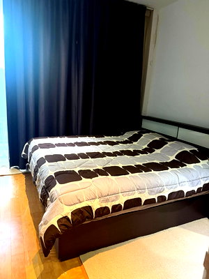 Condos for rent : Villa Rachatewi【𝐒𝐄𝐋𝐋 & 𝐑𝐄𝐍𝐓】🔥Dark-toned room with a cool design, featuring clearly defined furniture.🔥 Contact Line ID: @hacondo