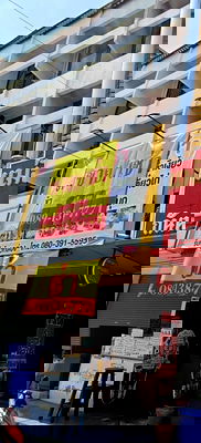 Shophouses for sale Lumlukka Road : Three-and-a-half-story commercial building for sale, located in front of Muang Ek Village.