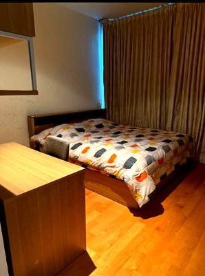 Condos for sale : Villa Rachatewi【𝐒𝐄𝐋𝐋 & 𝐑𝐄𝐍𝐓】🔥Dark-toned room with a cool design, featuring clearly defined furniture.🔥 Contact Line ID: @hacondo