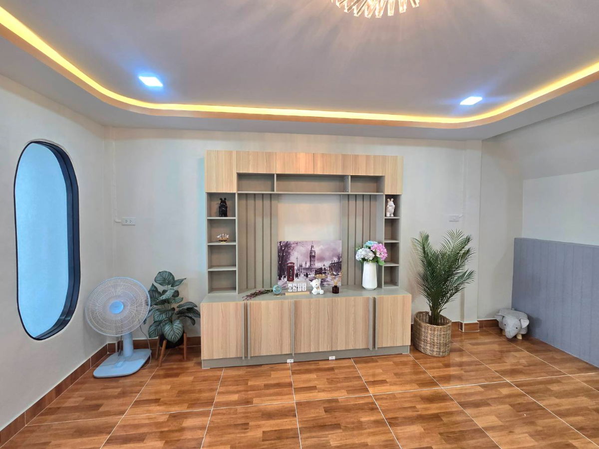 รูป ทาวน์เฮ้าส์ ทำเลดี ตกแต่งรีโนเวทใหม่ ม. เคซี.รามอินทรา 4 ซ.หทัยราษฎร์ 39 คลองสามวา เฟอร์นิเจอร์เยอะมากครบ พร้อมเข้าอยู่ - รูปที่ 8/27